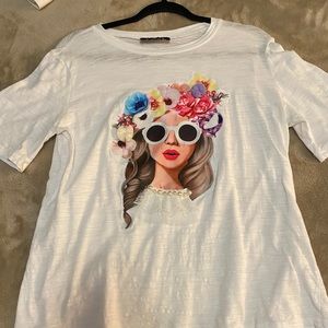 White shirt with design